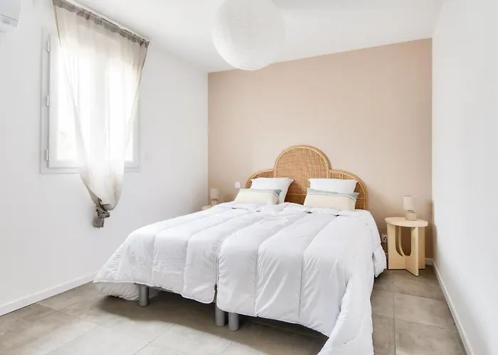 Jolie Maison Pour 8 - 400m De La - Terrasse La Guérinière