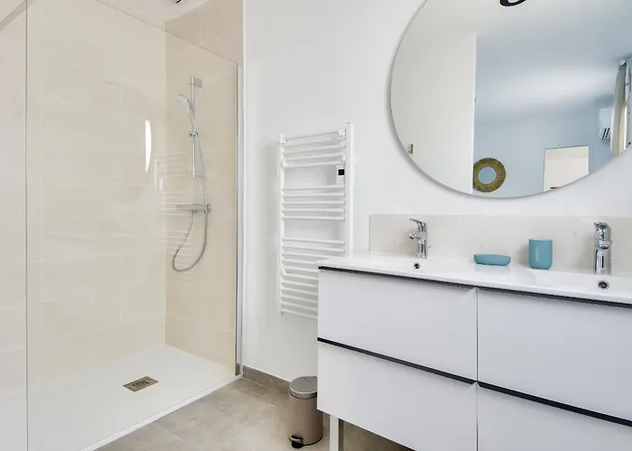 Jolie Maison Pour 8 - 400m De La - Terrasse La Guérinière